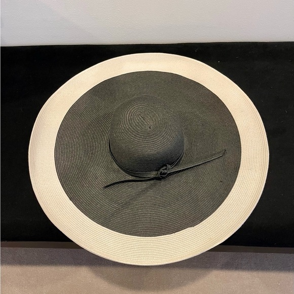 HAT - Picture 2 of 6